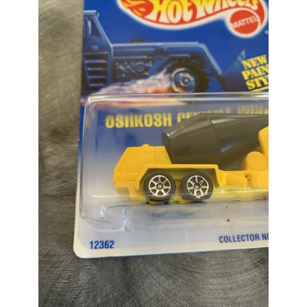 1992 Hot Wheels Oshkosh Cement Mixer #269 Yellow 1:64 MPN 12362 New Paint Style